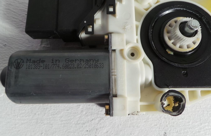 VW Golf Bora Fensterhebermotor hinten links 1J4959811C